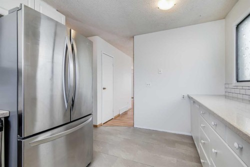 21 Mountain Circle Se, Airdrie, AB - Indoor Photo Showing Other Room