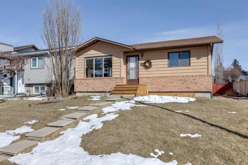 21 Mountain Circle SE Airdrie, AB T4A 1X8