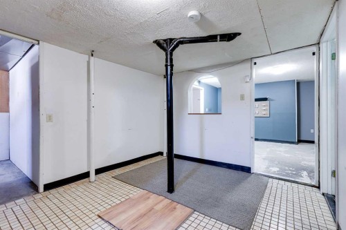 21 Mountain Circle Se, Airdrie, AB - Indoor