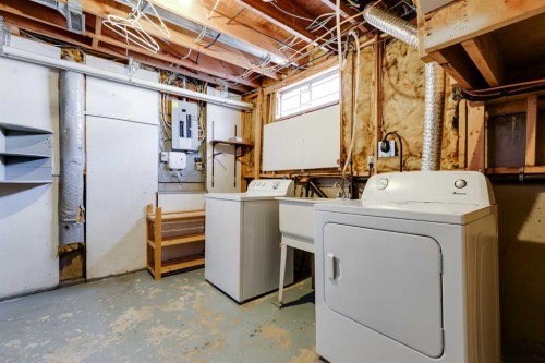 21 Mountain Circle Se, Airdrie, AB - Indoor Photo Showing Laundry Room