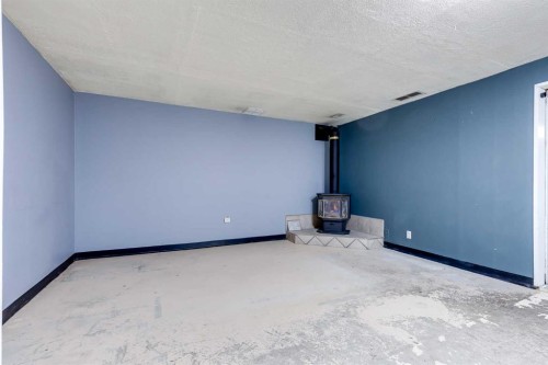 21 Mountain Circle Se, Airdrie, AB - Indoor Photo Showing Other Room