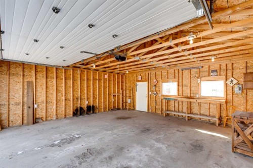21 Mountain Circle Se, Airdrie, AB - Indoor Photo Showing Garage