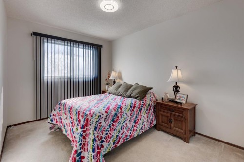 4 Cedargrove Way Sw, Calgary, AB - Indoor Photo Showing Bedroom