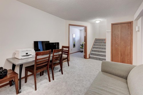 4 Cedargrove Way Sw, Calgary, AB - Indoor