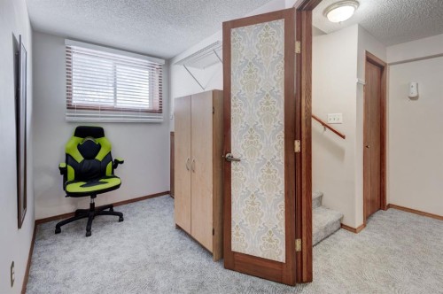 4 Cedargrove Way Sw, Calgary, AB - Indoor Photo Showing Other Room