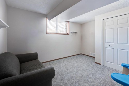 4 Cedargrove Way Sw, Calgary, AB - Indoor Photo Showing Other Room