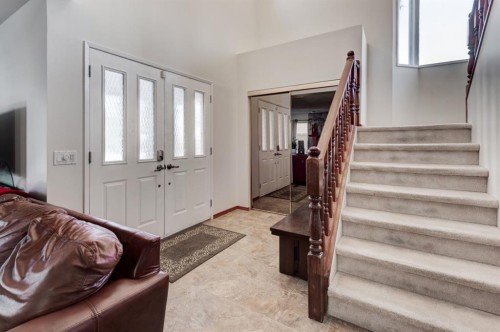 4 Cedargrove Way Sw, Calgary, AB - Indoor Photo Showing Other Room