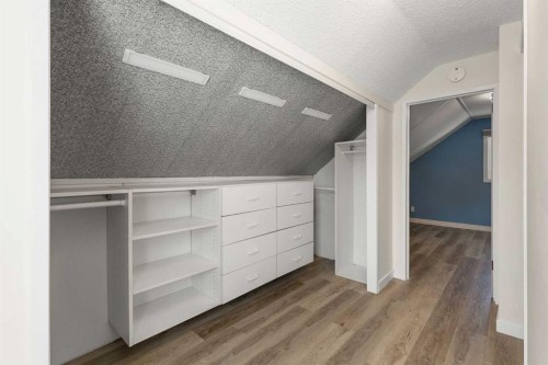 928 18A Street Ne, Calgary, AB - Indoor Photo Showing Other Room