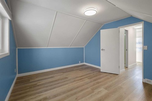 928 18A Street Ne, Calgary, AB - Indoor Photo Showing Other Room