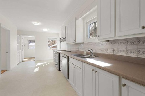 928 18A Street Ne, Calgary, AB - Indoor Photo Showing Kitchen With Double Sink