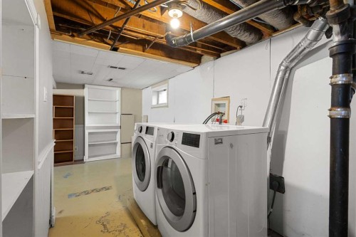 928 18A Street Ne, Calgary, AB - Indoor Photo Showing Laundry Room