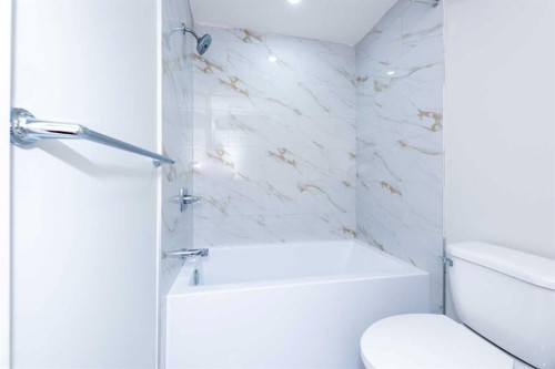 568 Legacy Circle Se, Calgary, AB - Indoor Photo Showing Bathroom