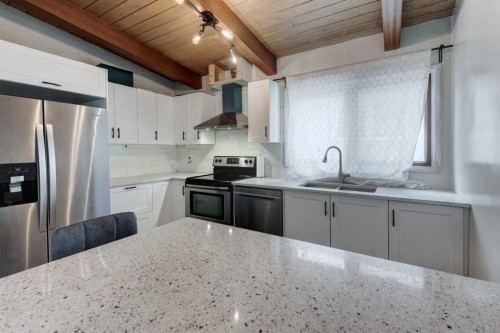 717 67 Avenue Sw, Calgary, AB - Indoor Photo Showing Kitchen With Upgraded Kitchen