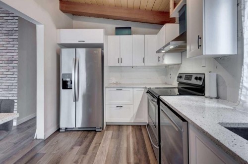 717 67 Avenue Sw, Calgary, AB - Indoor Photo Showing Kitchen With Upgraded Kitchen