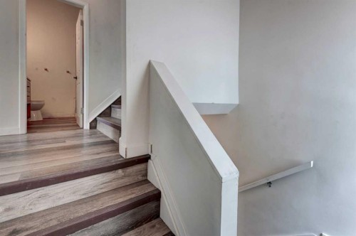 717 67 Avenue Sw, Calgary, AB - Indoor Photo Showing Other Room