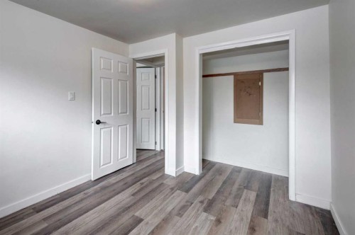 717 67 Avenue Sw, Calgary, AB - Indoor Photo Showing Other Room
