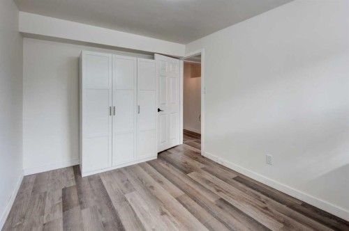 717 67 Avenue Sw, Calgary, AB - Indoor Photo Showing Other Room