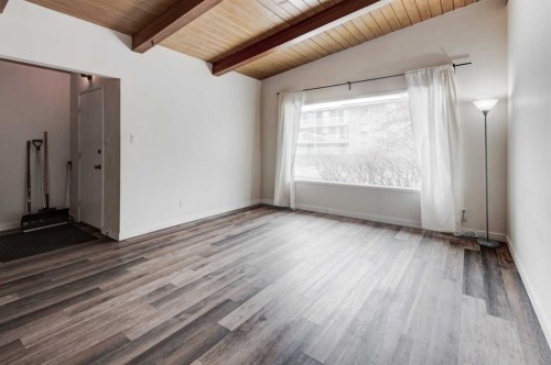 717 67 Avenue Sw, Calgary, AB - Indoor Photo Showing Other Room