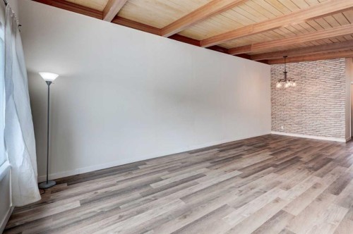 717 67 Avenue Sw, Calgary, AB - Indoor Photo Showing Other Room