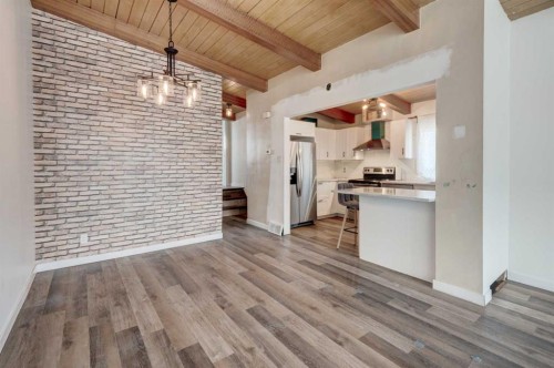 717 67 Avenue Sw, Calgary, AB - Indoor Photo Showing Kitchen