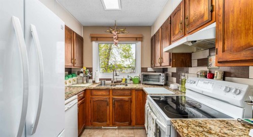 71 Sunmills Drive Se, Calgary, AB - Indoor Photo Showing Kitchen