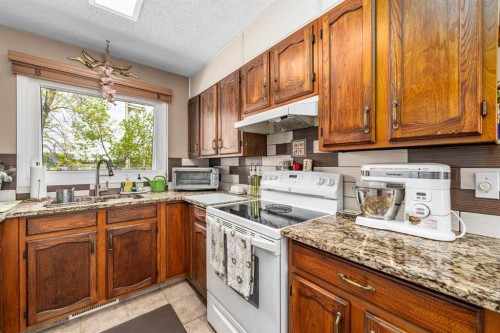 71 Sunmills Drive Se, Calgary, AB - Indoor Photo Showing Kitchen