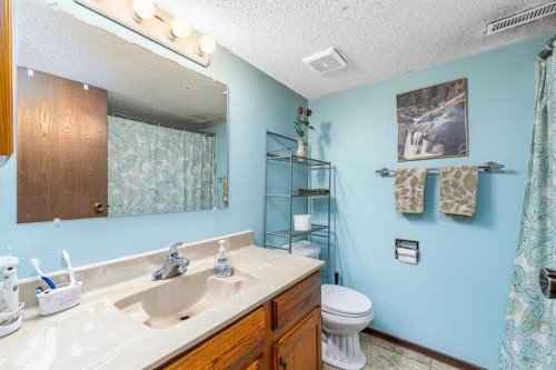 71 Sunmills Drive Se, Calgary, AB - Indoor Photo Showing Bathroom