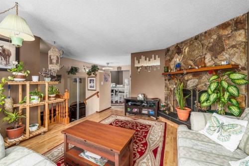 71 Sunmills Drive Se, Calgary, AB - Indoor Photo Showing Living Room