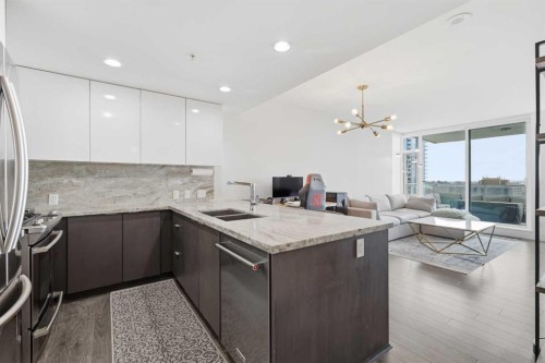 1606-519 Riverfront Avenue Se, Calgary, AB - Indoor Photo Showing Kitchen With Double Sink With Upgraded Kitchen