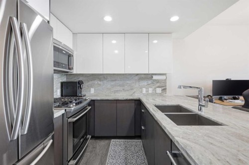 1606-519 Riverfront Avenue Se, Calgary, AB - Indoor Photo Showing Kitchen With Double Sink With Upgraded Kitchen