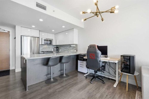 1606-519 Riverfront Avenue Se, Calgary, AB - Indoor Photo Showing Kitchen With Upgraded Kitchen