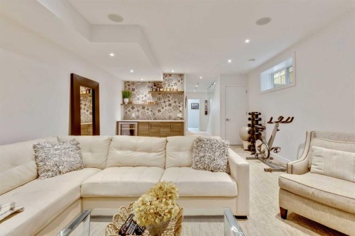 2136 53 Avenue Sw, Calgary, AB - Indoor Photo Showing Living Room