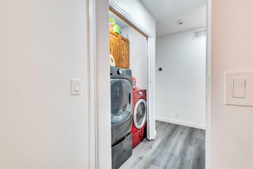 133 6 Avenue Se, Three Hills, AB - Indoor Photo Showing Laundry Room