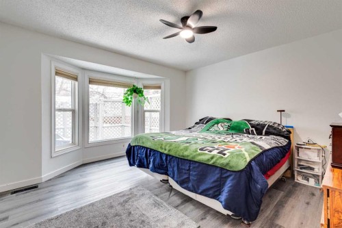 133 6 Avenue Se, Three Hills, AB - Indoor Photo Showing Bedroom