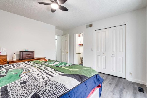 133 6 Avenue Se, Three Hills, AB - Indoor Photo Showing Bedroom