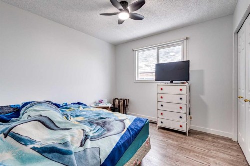 133 6 Avenue Se, Three Hills, AB - Indoor Photo Showing Bedroom