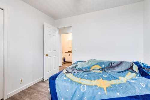 133 6 Avenue Se, Three Hills, AB - Indoor Photo Showing Bedroom