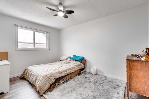 133 6 Avenue Se, Three Hills, AB - Indoor Photo Showing Bedroom