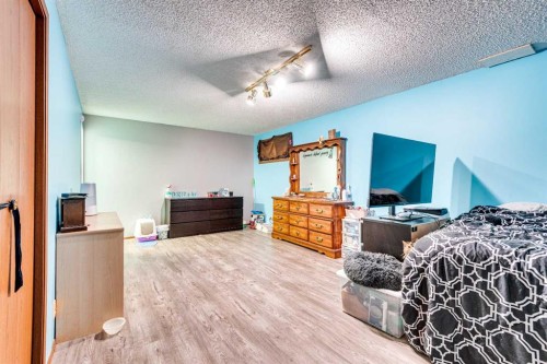 133 6 Avenue Se, Three Hills, AB - Indoor Photo Showing Bedroom