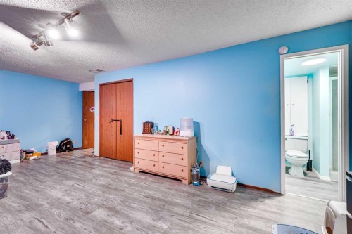133 6 Avenue Se, Three Hills, AB - Indoor Photo Showing Bedroom