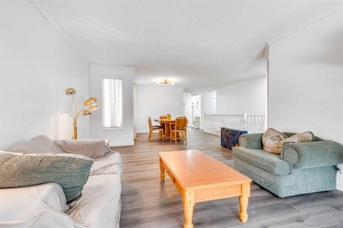 133 6 Avenue Se, Three Hills, AB - Indoor Photo Showing Living Room