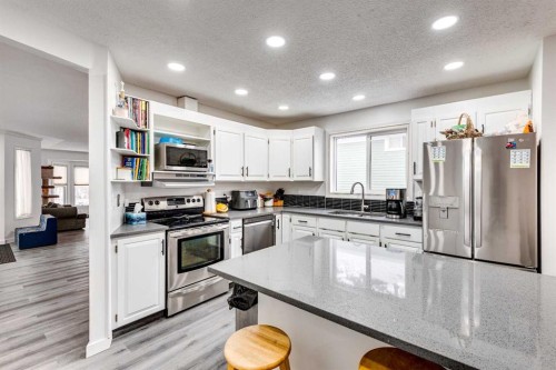 133 6 Avenue Se, Three Hills, AB - Indoor Photo Showing Kitchen