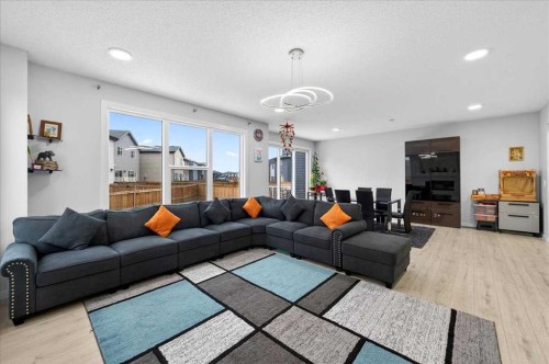 318 Walcrest Way Se, Calgary, AB - Indoor Photo Showing Living Room