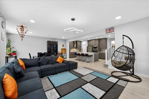 318 Walcrest Way Se, Calgary, AB - Indoor Photo Showing Living Room