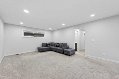 318 Walcrest Way Se, Calgary, AB - Indoor Photo Showing Other Room