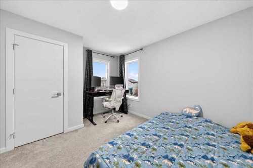 318 Walcrest Way Se, Calgary, AB - Indoor Photo Showing Bedroom