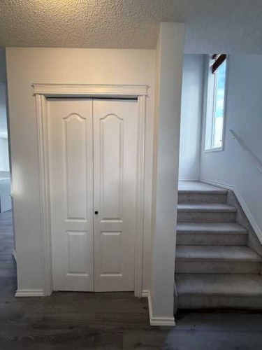 42 Somerside Place Sw, Calgary, AB - Indoor Photo Showing Other Room
