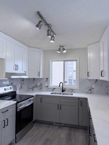 42 Somerside Place Sw, Calgary, AB - Indoor Photo Showing Kitchen With Double Sink