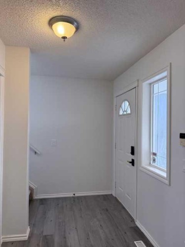 42 Somerside Place Sw, Calgary, AB - Indoor Photo Showing Other Room