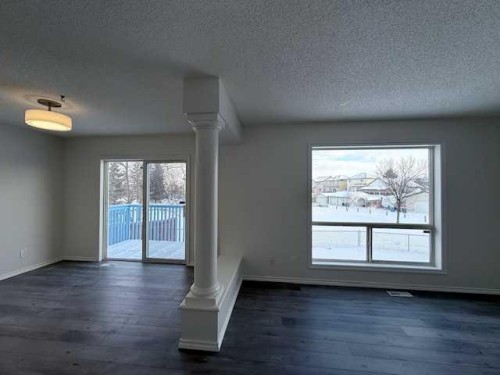 42 Somerside Place Sw, Calgary, AB - Indoor Photo Showing Other Room